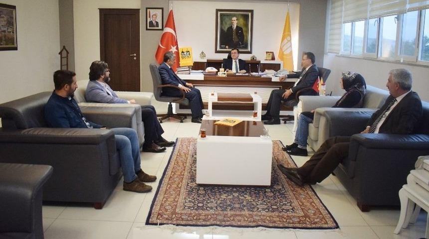 Rekt&ouml;r Kızılay&rsquo;dan &ldquo;kendine Ve Kentine Saygı Duy&rdquo; Projesine Destek