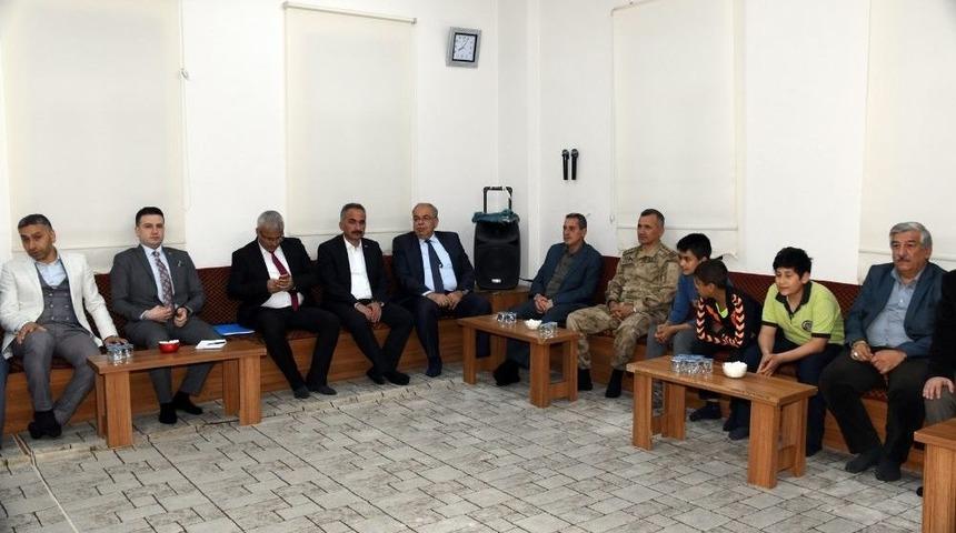 İl Protokol&uuml; Mahalle Sakinleriyle Buluştu