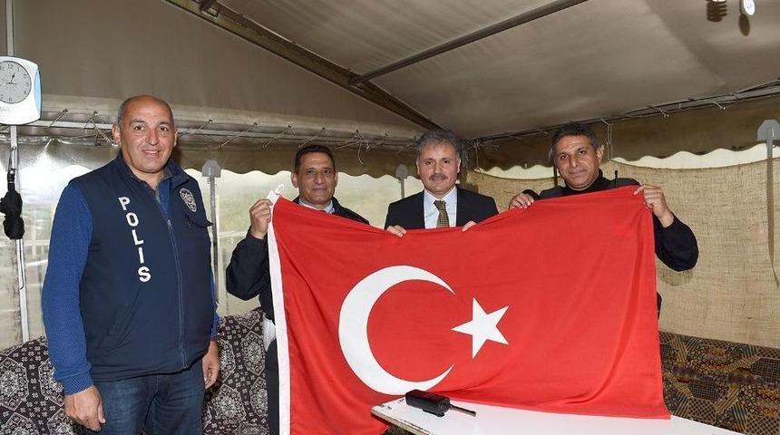 &Ccedil;akır G&ouml;rev Başındaki Polisleri Ziyaret Etti
