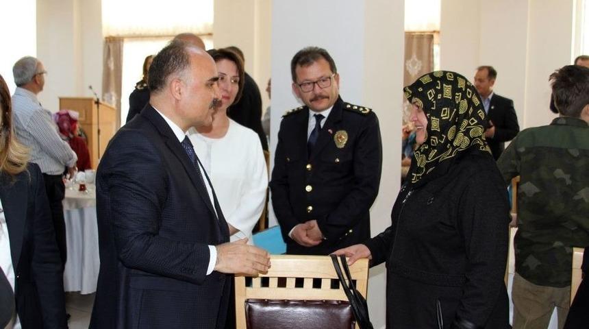 Isparta Emniyeti Şehit Ve Gazi Ailelerini Yemekte Buluşturdu