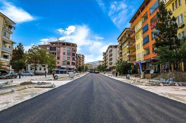 Mevlüt Aslanoğlu Caddesi Asfaltlandı