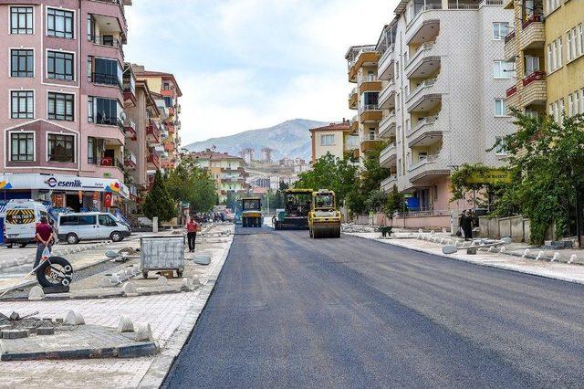 Mevlüt Aslanoğlu Caddesi Asfaltlandı