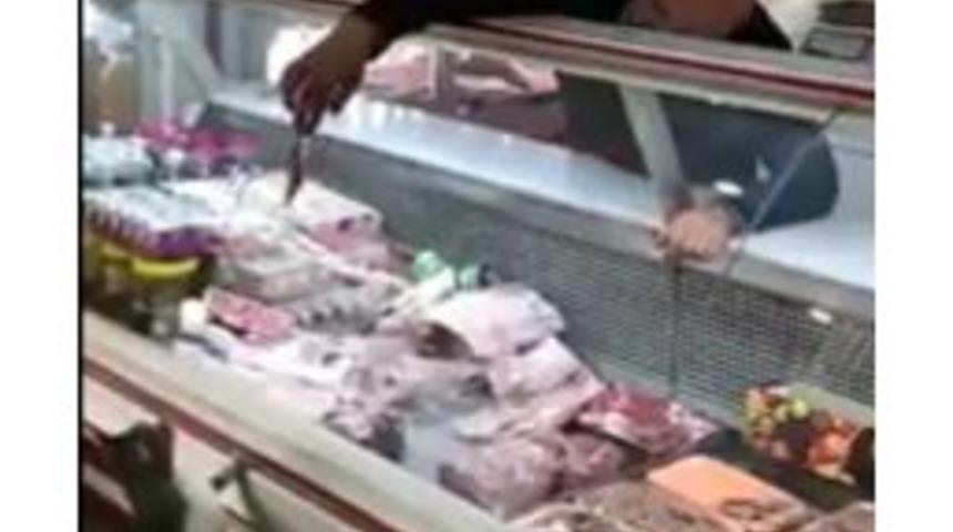 Kasap İle Kedinin İlgin&ccedil; Diyaloğu Rekora Koşuyor