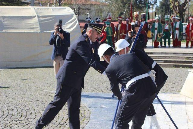 Uşak’taki Kutlamalara Vefat Haberi Damga Vurdu