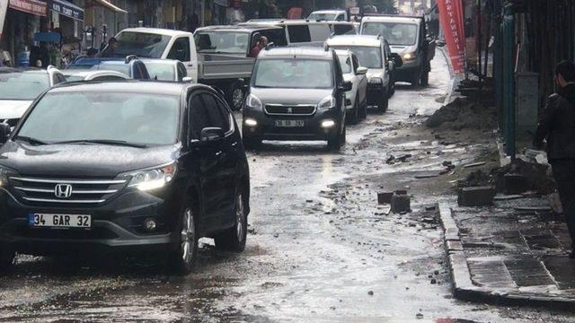 Sarıkamış’ta Sağanak Yağış Sele Dönüştü