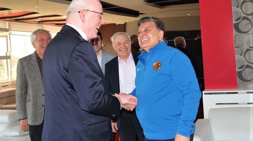 Başkan Kazım Kurt’tan Eskişehirspor’a Ziyaret