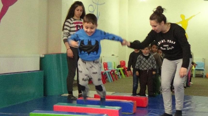 Hakkarili Minikler Sporla Tanışıyor