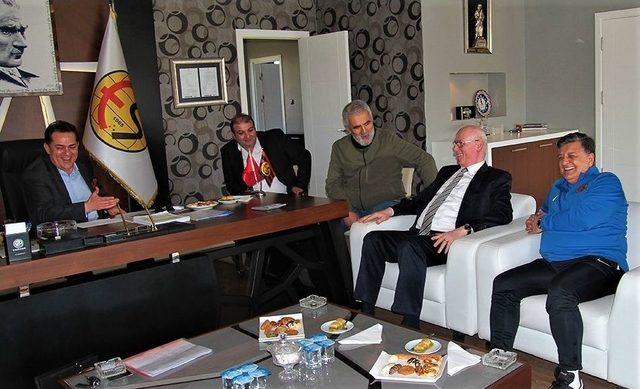 Başkan Kazım Kurt’tan Eskişehirspor’a Ziyaret