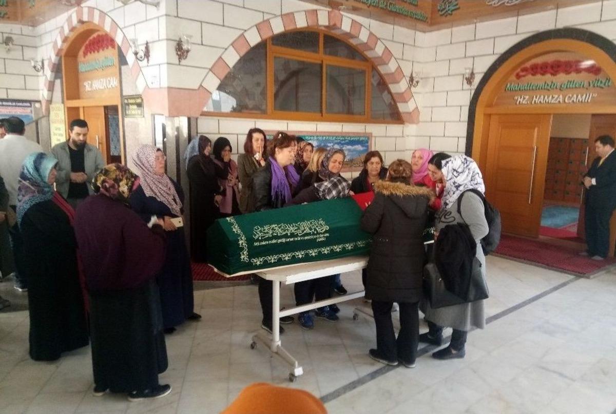 Alkoll&uuml; S&uuml;r&uuml;c&uuml;n&uuml;n &Ccedil;arptığı 11 Yaşındaki Ahmet Yiğit Son Yolculuğuna Uğurlandı