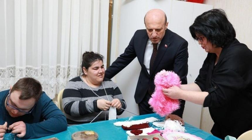 Vali &Ccedil;ift&ccedil;i, Kırklareli Engelliler Umut Spor Kul&uuml;b&uuml;n&uuml; Gezdi