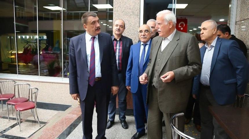 Başkan G&uuml;rkan Kapalı &Ccedil;arşı Esnafı İle Bir Araya Geldi