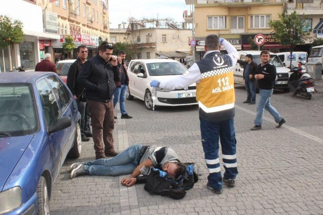 Hareket Halindeki Kamyonetin A&ccedil;ılan Kapağı Yayaya &Ccedil;arptı: 1 Yaralı