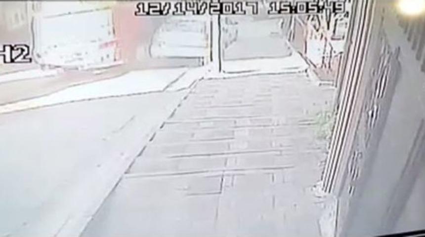 Kağıthane&rsquo;de Faciadan D&ouml;n&uuml;len Anlar Kamerada