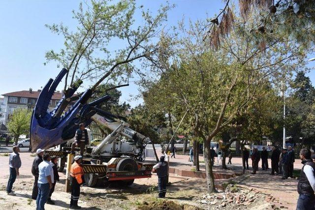 Katlı Otopark Alanındaki Ağaçlar 9. Fırka Anıtı Ve Parkı’na Nakledildi