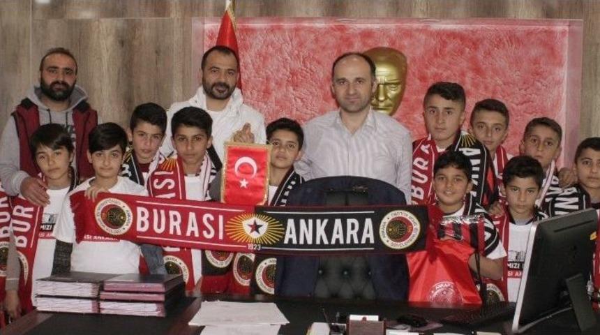 Trabzonlu Kaymakamdan Sınır Çocuklarına Spor Aşısı