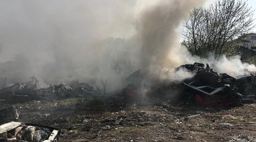 Ara&ccedil; Hurdalığında &Ccedil;ıkan Yangın Korkuttu