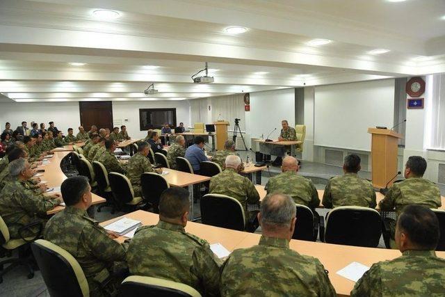 Genelkurmay Başkanı Akar, 1’inci Ordu Komutanlığında İncelemelerde Bulundu