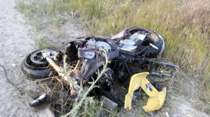 Aksaray&rsquo;da Motosiklet Otomobile &Ccedil;arptı: 1 &Ouml;l&uuml;, 1 Yaralı