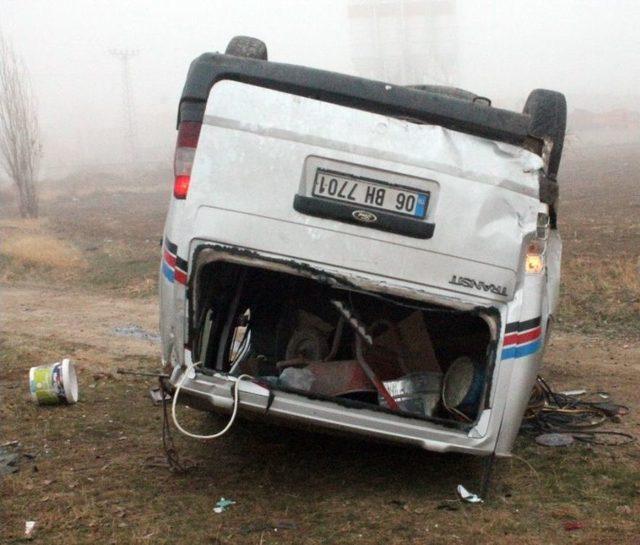 Elazığ’da Minibüs Şarampole Yuvarlandı: 3 Yaralı