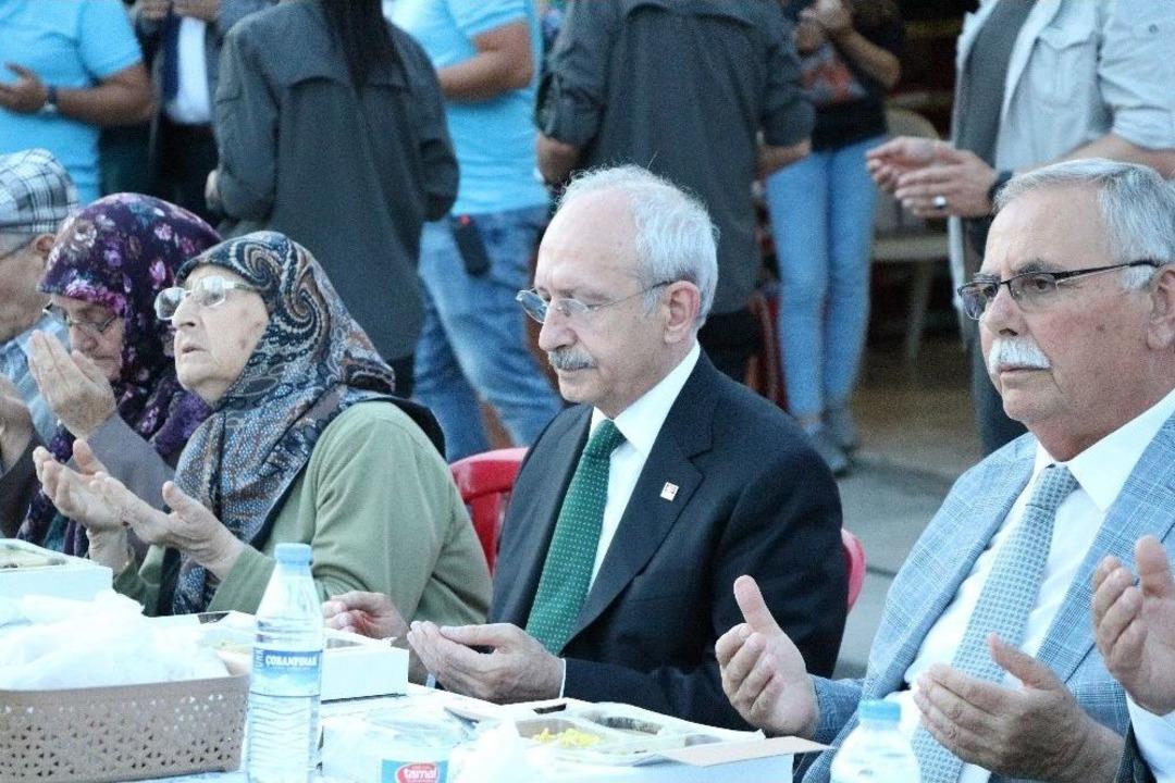 Kılı&ccedil;daroğlu, &Ccedil;anakkale&rsquo;de İftar Yemeğine Katıldı