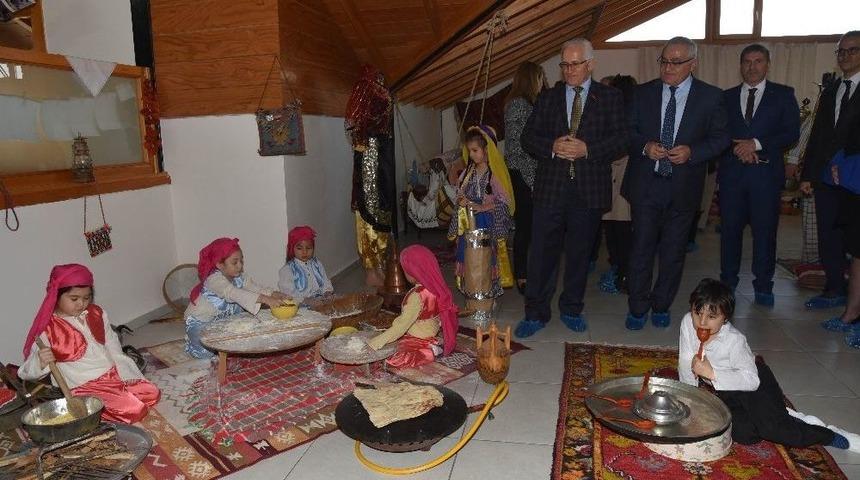 Minik &Ouml;ğrenciler Yerli Malı Sergisi A&ccedil;tı