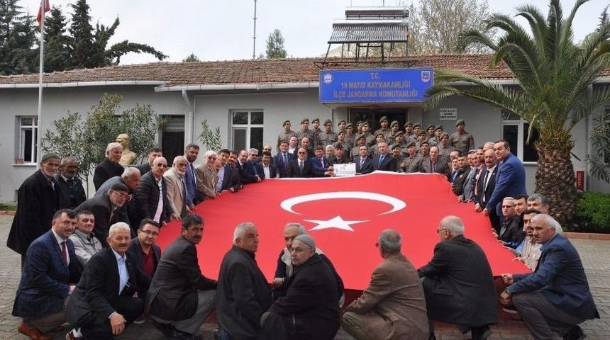 Din G&ouml;revlilerinden Mehmet&ccedil;ik&rsquo;e Bağış