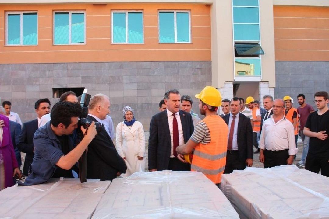 Bakan Bak &Ccedil;erkezk&ouml;y&rsquo;de İncelemelerde Bulundu