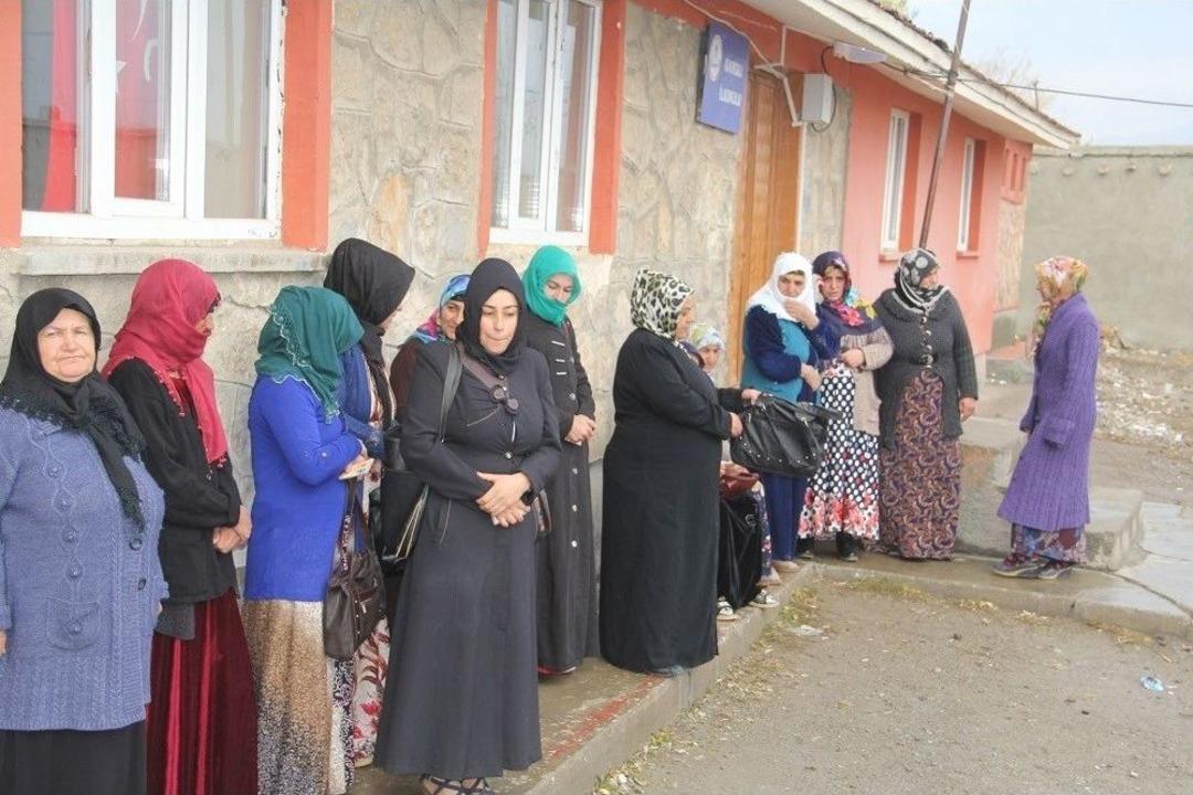 Başkale&rsquo;de Bin 100 Kadın Kanser Taramasından Ge&ccedil;irildi