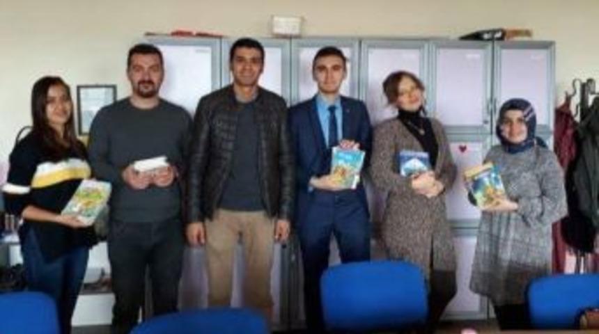 Halk Eğitim Merkezi M&uuml;d&uuml;rl&uuml;ğ&uuml;&rsquo;nden Kitap Yardımı