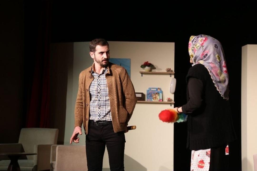 Kağıthane&rsquo;deki Mahallelilerden Tiyatro Oyunu