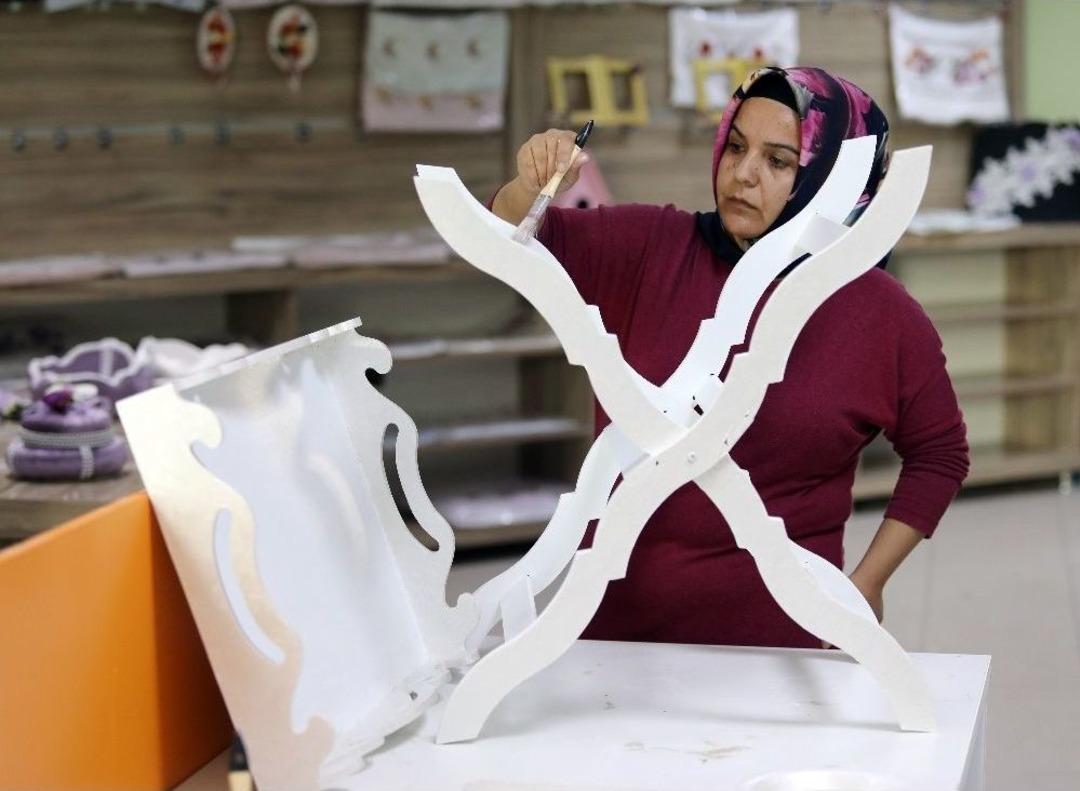 Van B&uuml;y&uuml;kşehir Belediyesinden Kadınlara El Sanatı Desteği