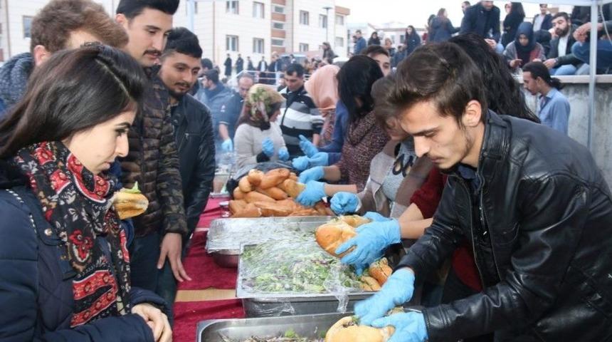 Nevşehir Hacı Bektaş Veli &Uuml;niversitesinde Hamsi Ş&ouml;leni Yapıldı