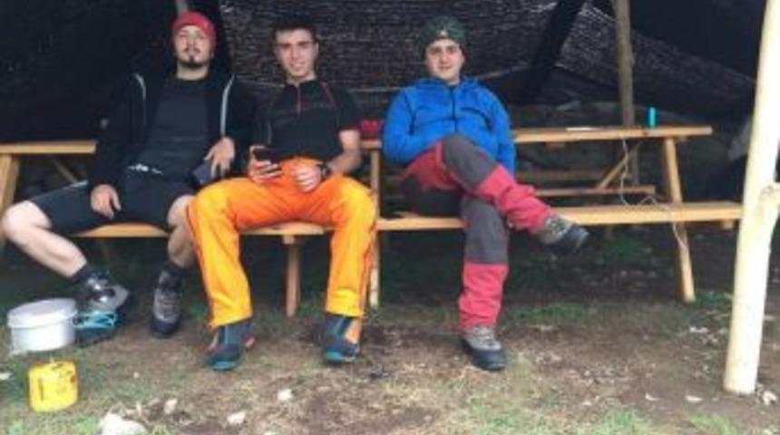 Demirkazık Dağı&rsquo;nda 3 Dağcı Mahsur Kaldı