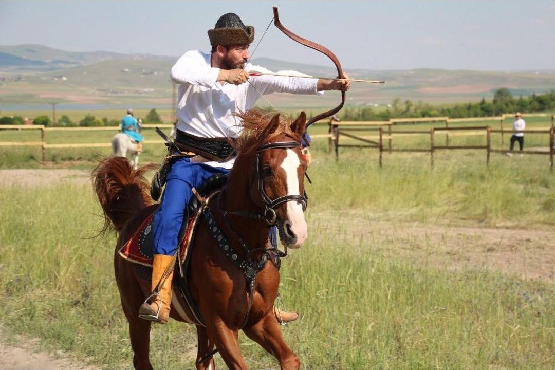 T&uuml;rkiye&rsquo;de İlk Kez Atlı Ok&ccedil;uluk Spor Takımları Yarıştı