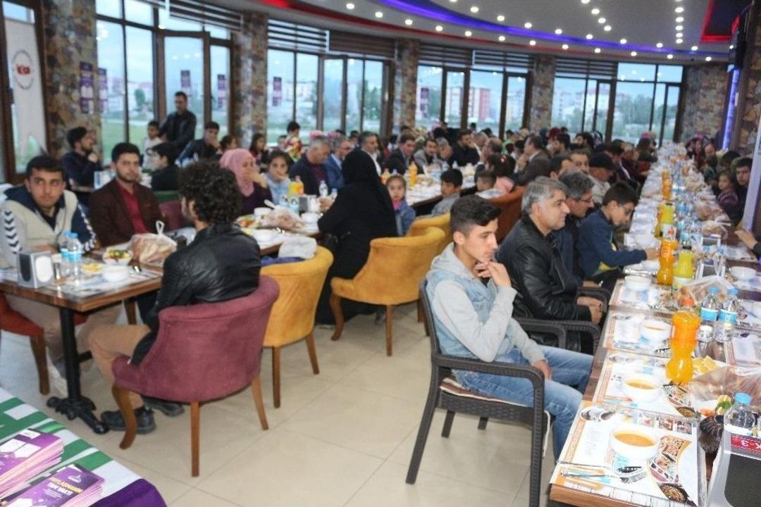 Ağrı İhh&rsquo;dan Yetim &Ccedil;ocuklara İftar