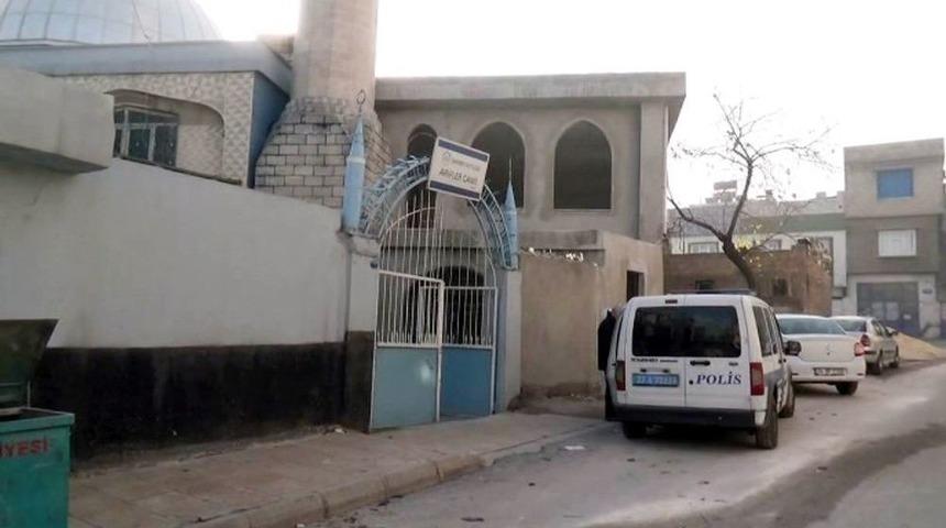 Gaziantep&rsquo;te Hırsızlar Camiden Paratoner Ve Mikrofonları &Ccedil;aldı