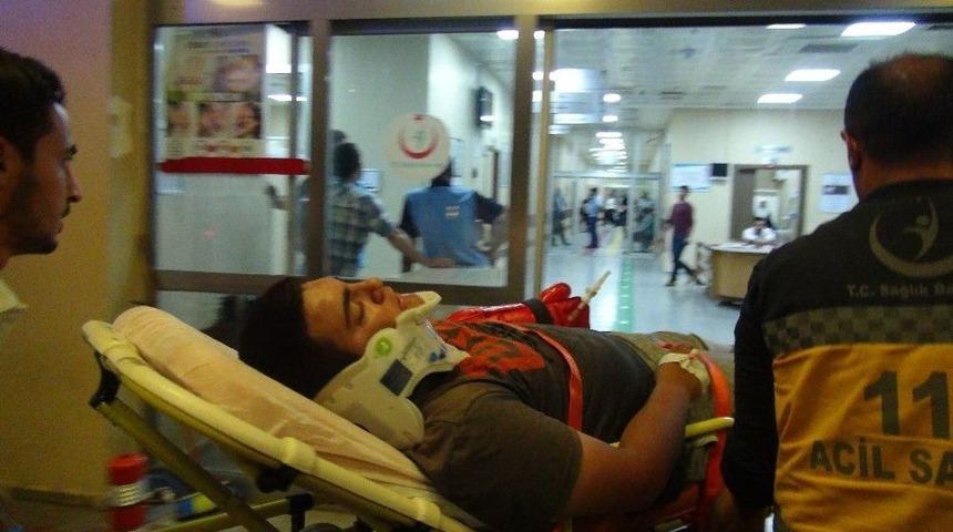 Şanlıurfa&rsquo;da Motosikletler &Ccedil;arpıştı: 2 Yaralı