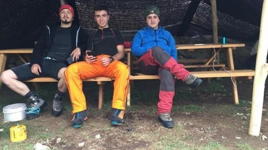 3 Dağcı, 3 Bin 500 Metrede Yoğun Sis Nedeniyle Mahsur Kaldı Ekipler Seferber Oldu