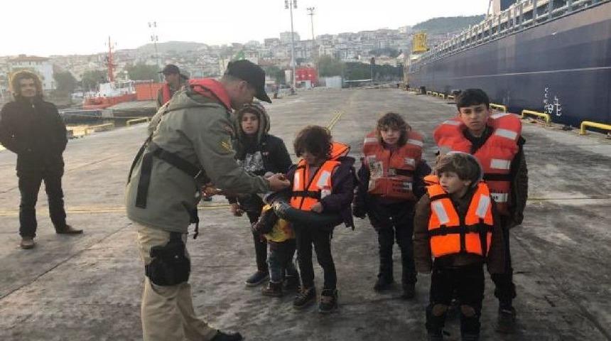 Dikili A&ccedil;ıklarında 70 G&ouml;&ccedil;men Yakalandı