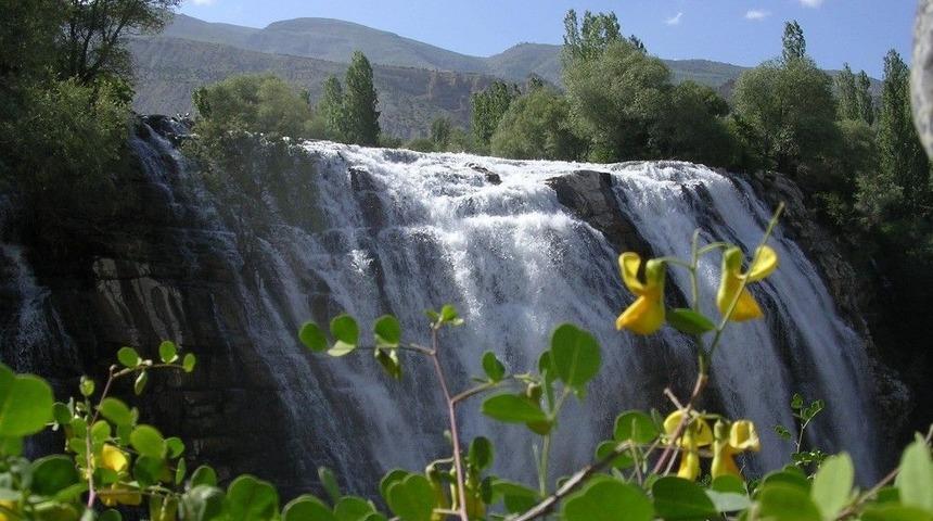 Tortum Şelalesi D&uuml;nya Turizmine A&ccedil;ılması İ&ccedil;in İmza Kampanyası Başlatıldı