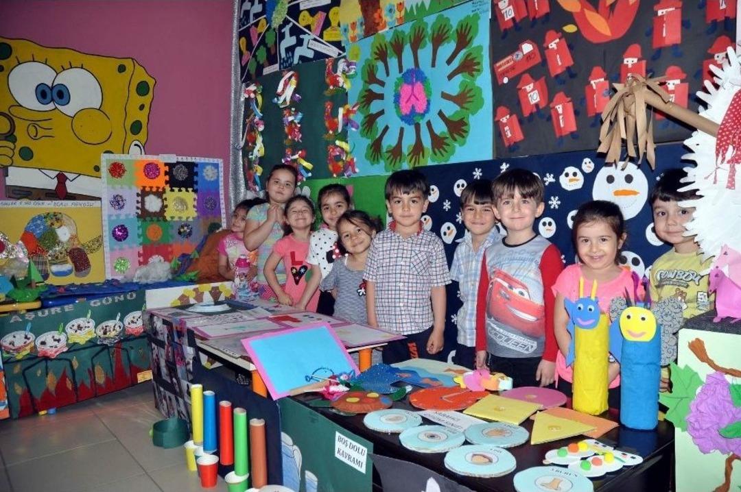 Okul &Ouml;ncesi &Ouml;ğrencilerinin Mezuniyet Sevinci