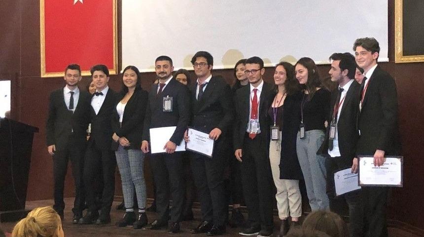 İhlas Koleji &Ouml;ğrencileri İkumun18&rsquo;den &Ouml;d&uuml;lle D&ouml;nd&uuml;