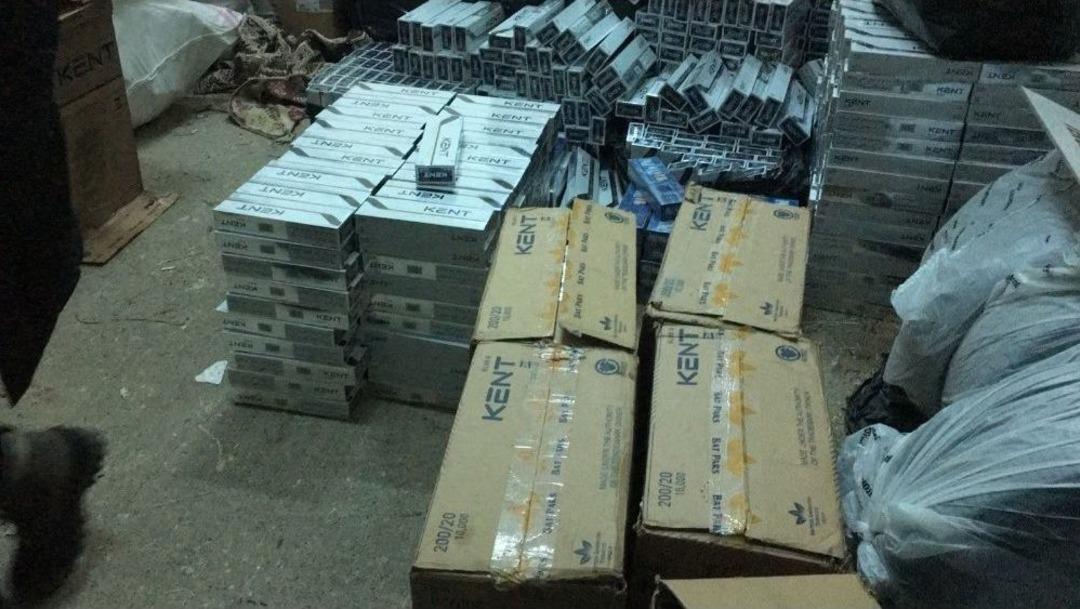 Erciş&rsquo;te 26 Bin Paket Ka&ccedil;ak Sigara Ele Ge&ccedil;irildi