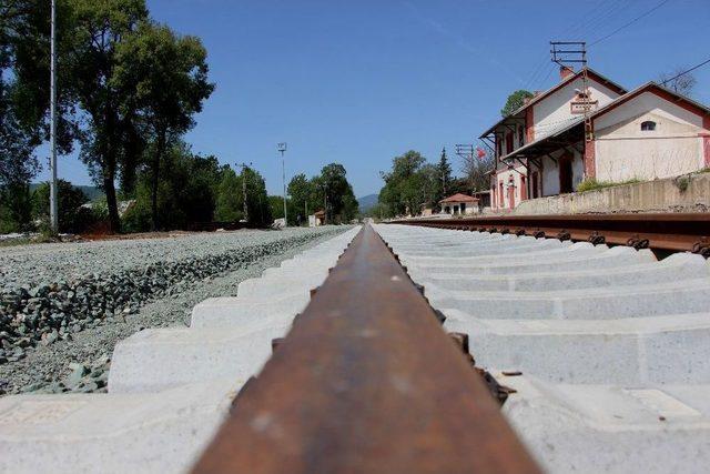 90 Yıllık Demiryolu Hattı Yenileniyor