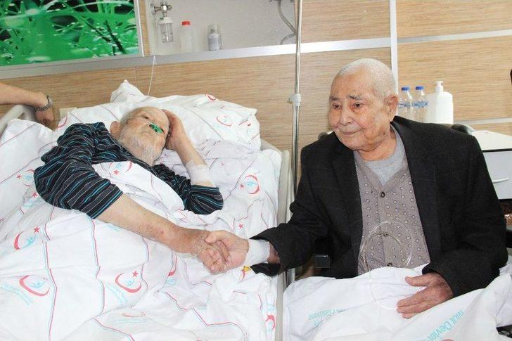 Asker Arkadaşları 72 Yıl Sonra Hastanede Karşılaştı G1