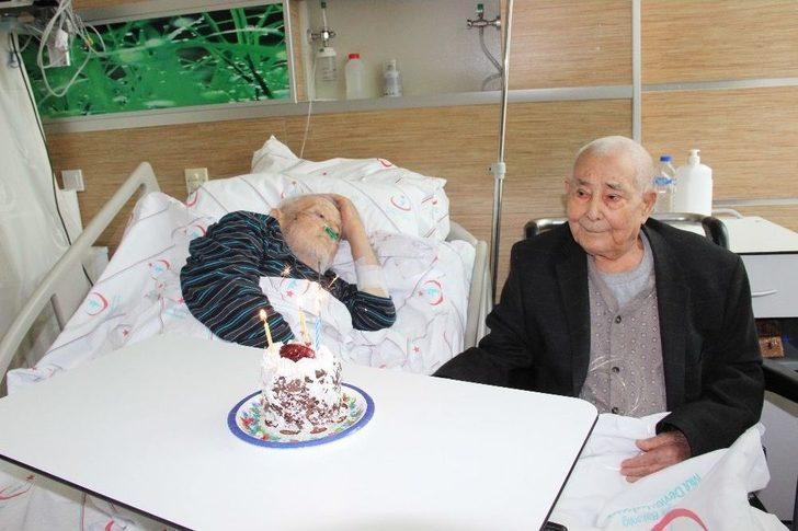 Asker Arkadaşları 72 Yıl Sonra Hastanede Karşılaştı G3