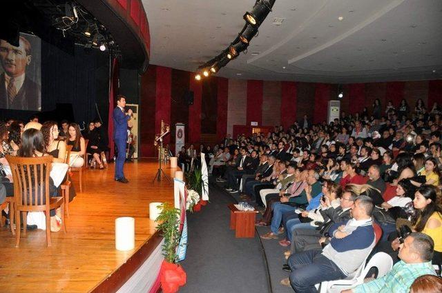 Menderes Anadolu Lisesinden ‘şiir Gecesi’