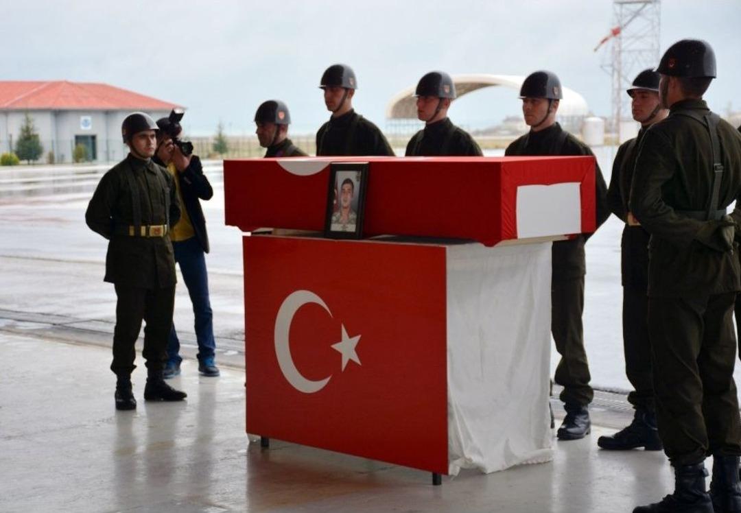 U&ccedil;urumdan D&uuml;şerek Şehit Olan Asker Memleketine Uğurlandı