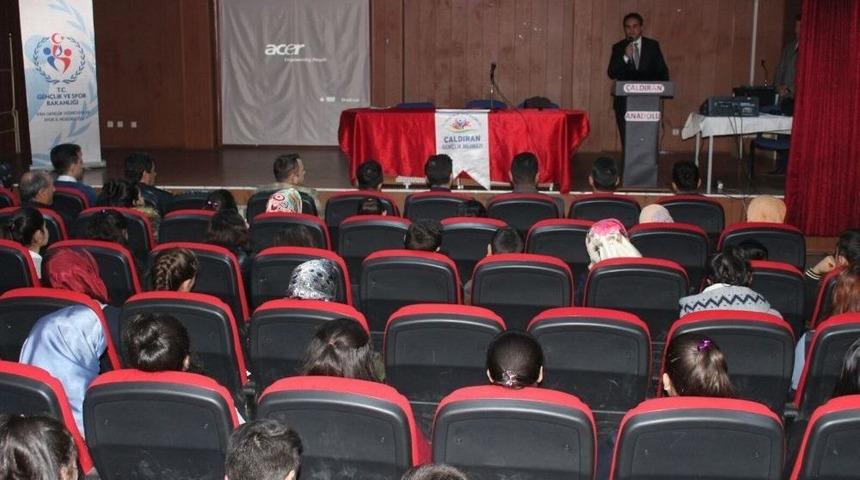 &Ccedil;aldıran&rsquo;da &lsquo;sanalda Kaybettiğimiz Ger&ccedil;ekler Ve Sosyal Medya Ahlakı&rsquo; Semineri