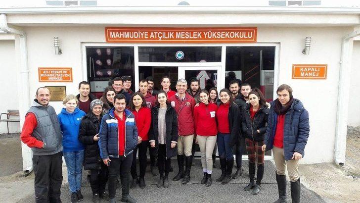 Özel Çocuklara Esogü At Binicilik Meslek Yüksek Okulu’nda Atlarla Terapi G1